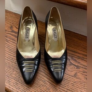 Bally vintage heels with gold tone detail - size 6M